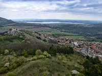 Sirotčí hrad a Klentnice, v pozadí Děvín, Děvičky a Nové Mlýny...